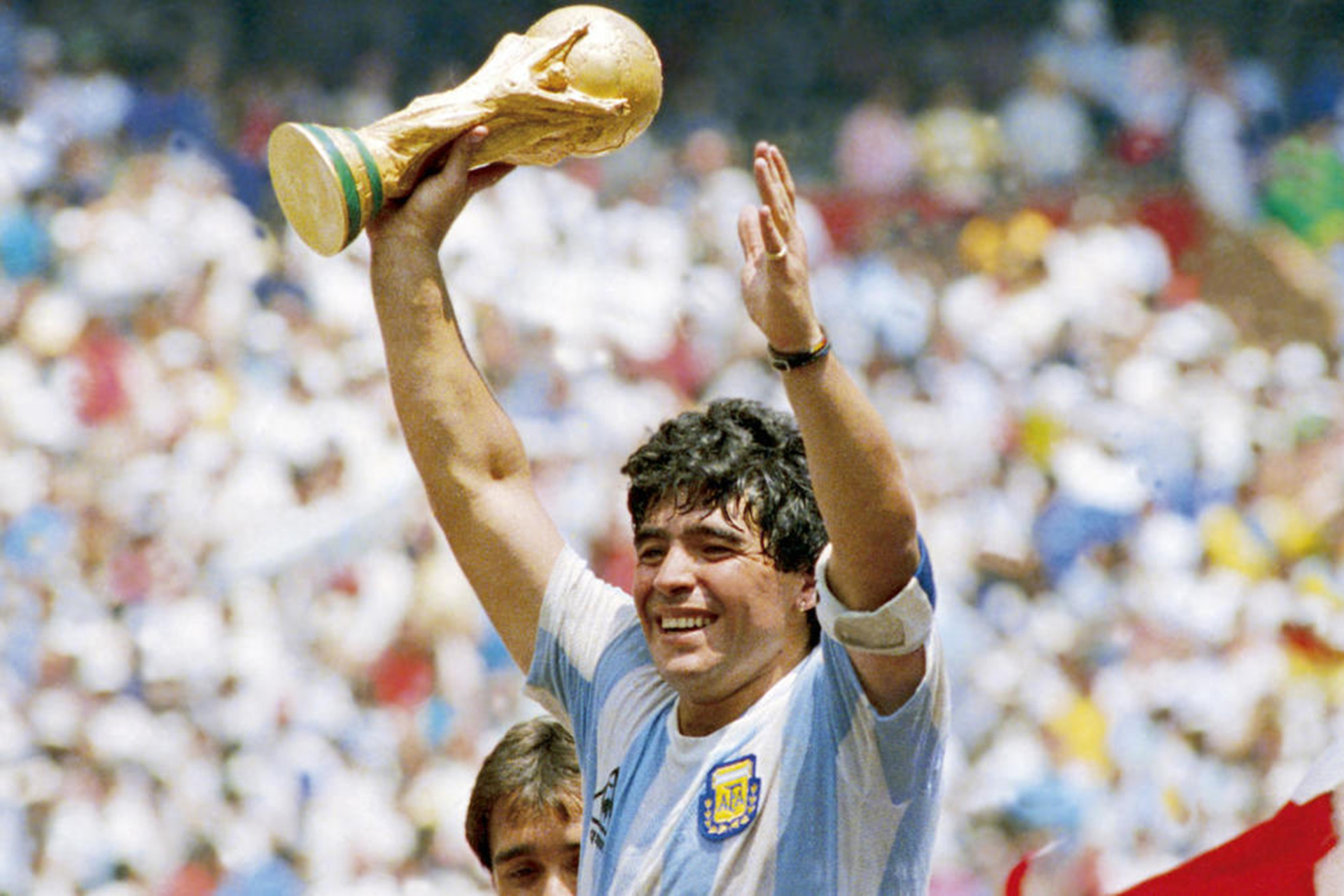 Diego Maradona cũng có được 8 bàn thắng tại các VCK World Cup